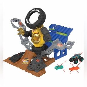 Hot Wheels Monster Trucks Arena Smashers Crushzilla Takedown Playset